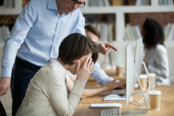 défendre les victimes de discrimination au travail